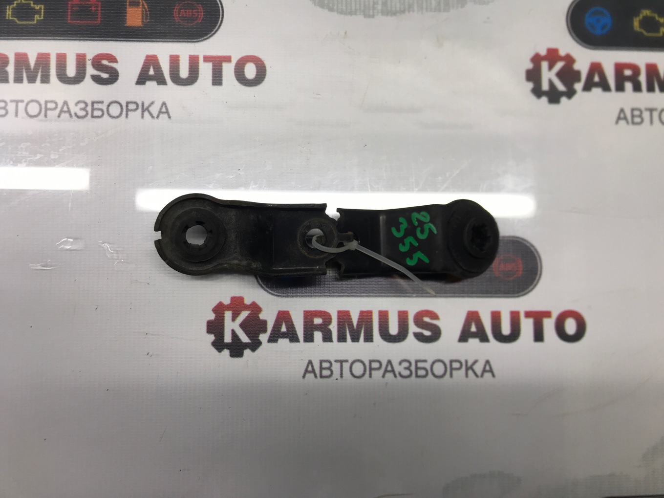 Крепление радиатора Toyota Avensis AZT250 2AZFSE 16533-28020 контрактная