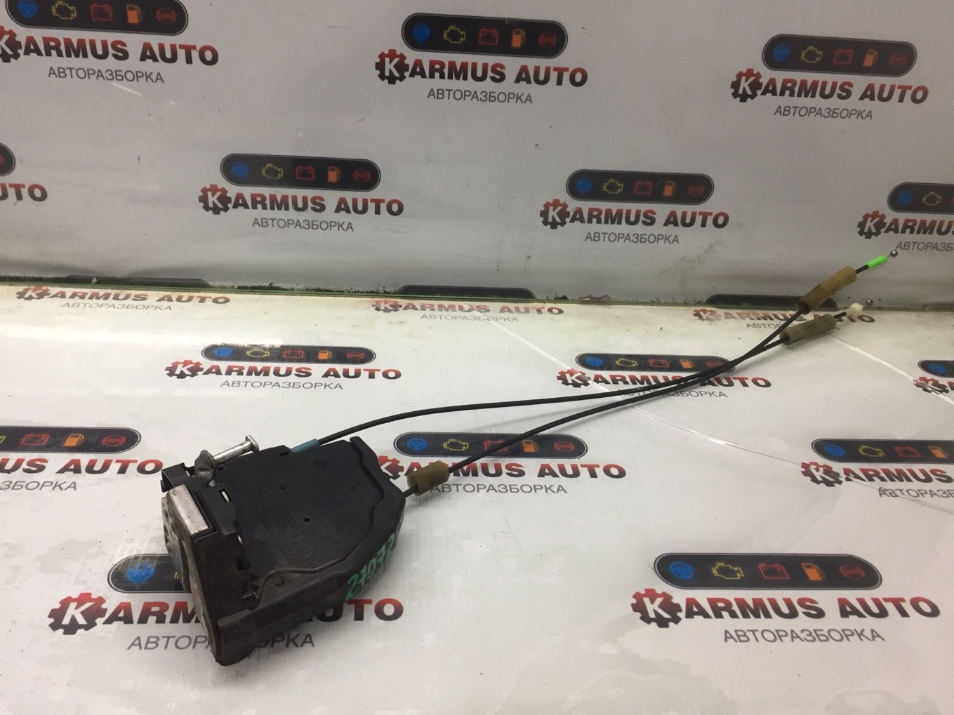 Замок двери задний левый Toyota Mark X Zio ANA10 2AZFE 69060-42021 контрактная