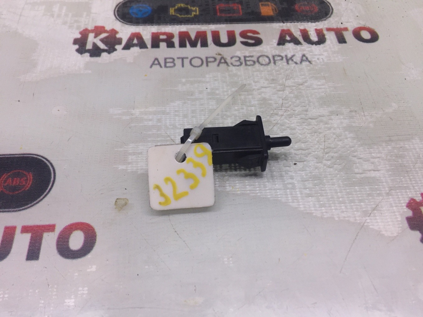 Концевик бардачка Toyota Chaser SX80 4SFI 84242-20030 контрактная