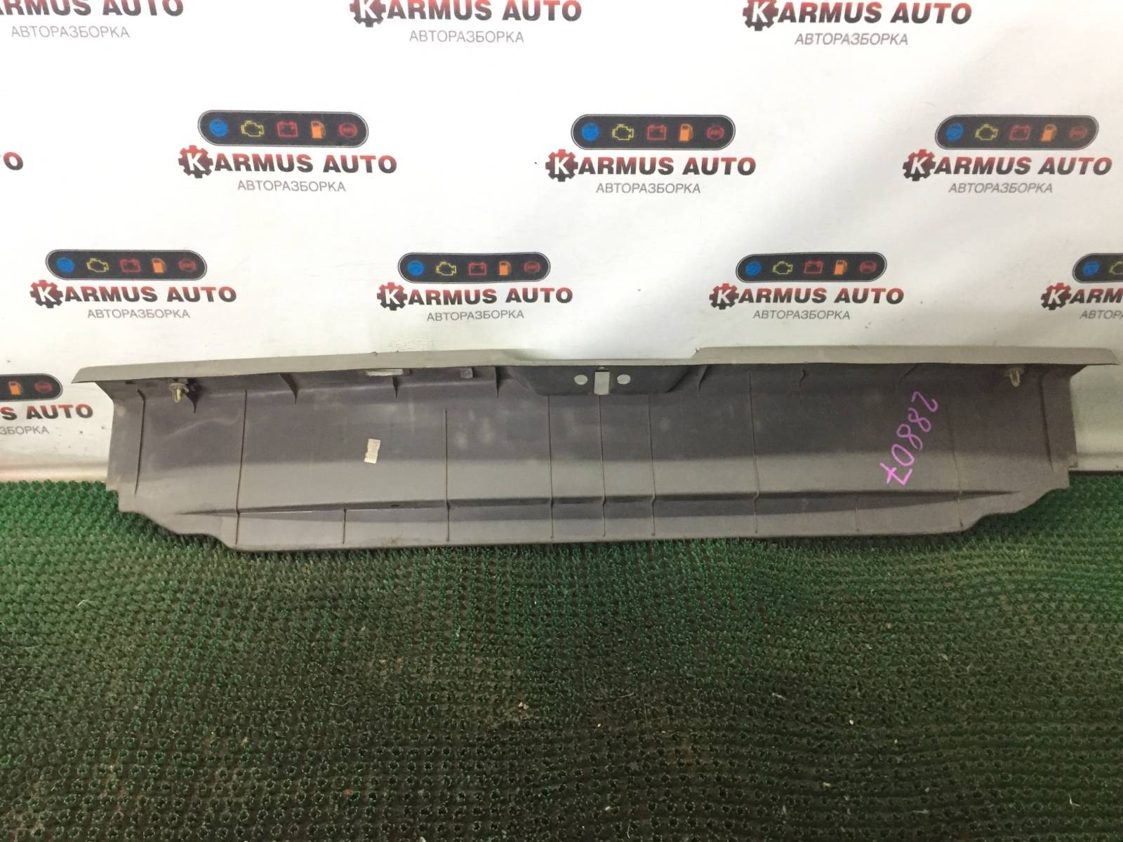 Накладка замка багажника Mitsubishi Chariot Grandis N94W 4G64