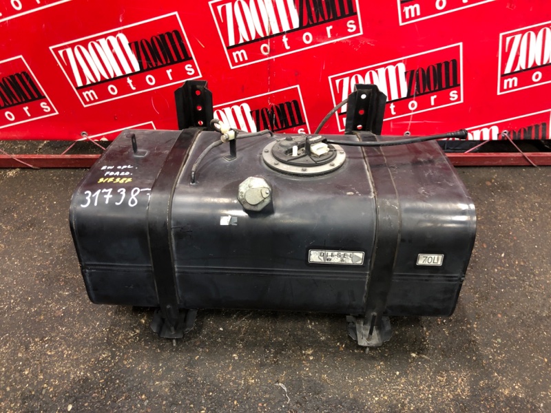 Топливный бак мицубиси фусо. Бак митсубиси фусо. Mitsubishi fuso canter 2010. Топливный бак 100 литров mitsubishi fuso canter евро 3, 4. Бак митсубиси фусо.