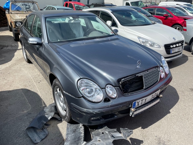 Стекло двери переднее правое Mercedes-Benz W211 E320 CDI OM642.920