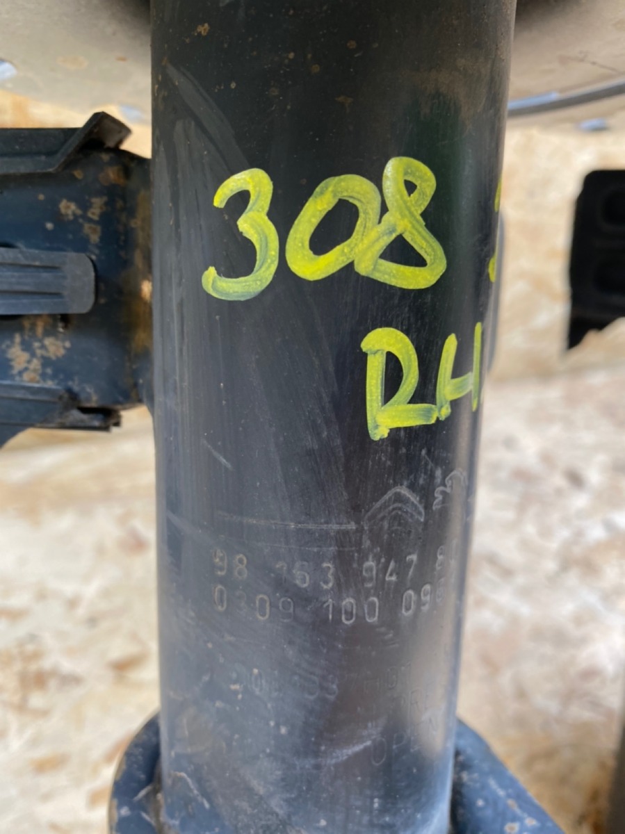 Стойка амортизатора передняя правая 308 2014+ T9