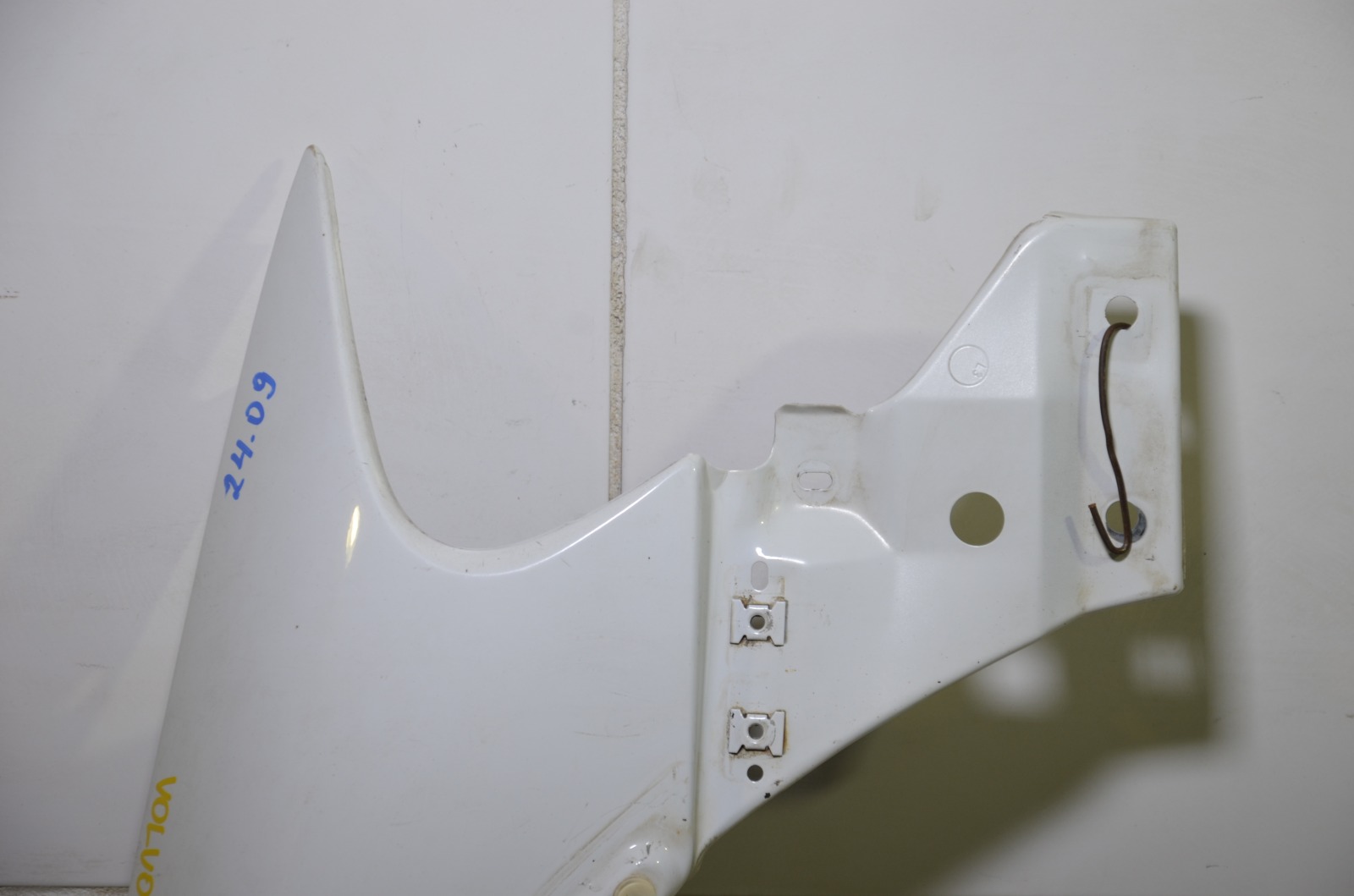 Крыло переднее правое XC70 2000-2007 SZ59