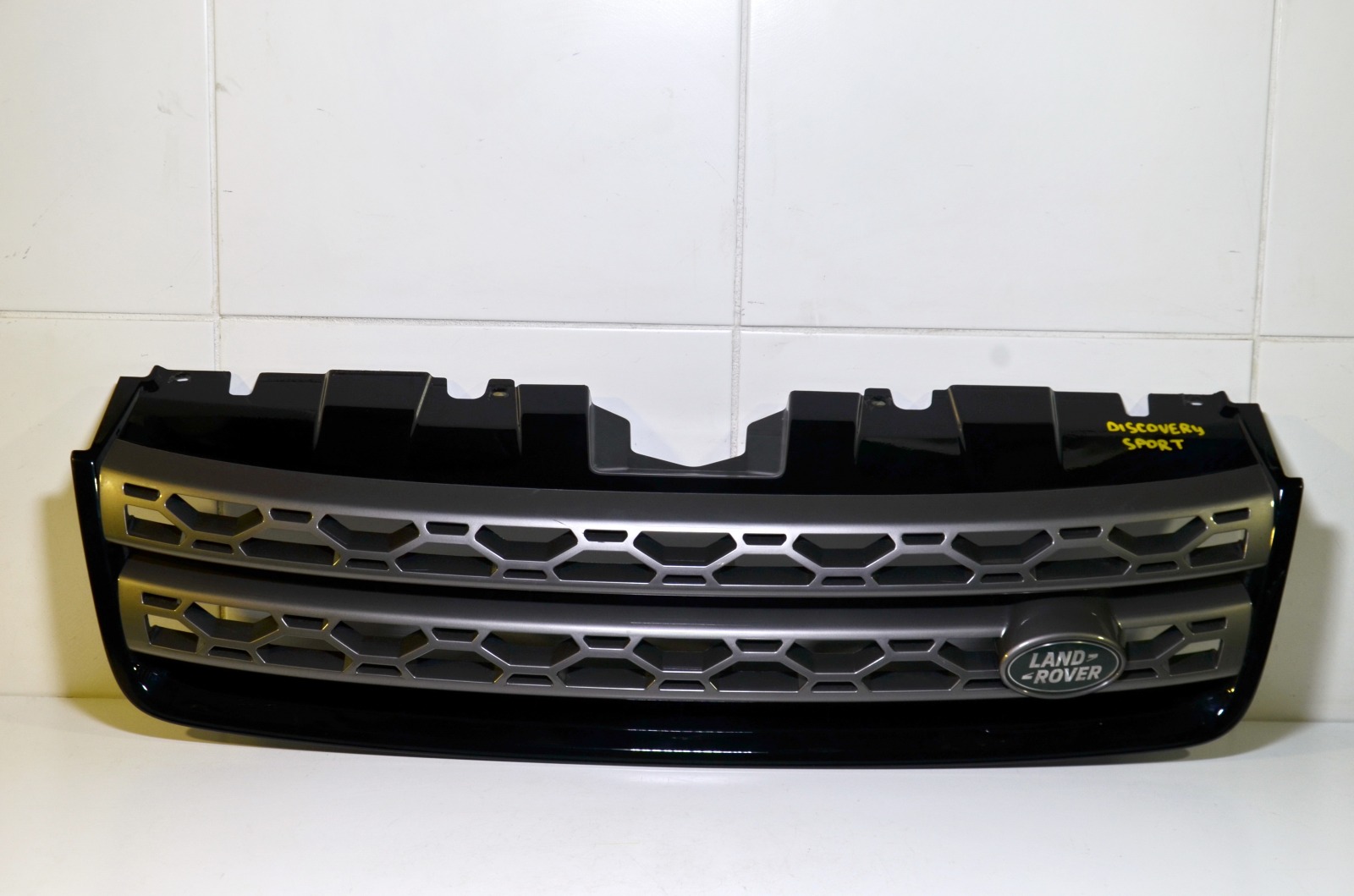 Решетка радиатора LAND ROVER DISCOVERY SPORT 2014+ L550 LR061222 Б/У