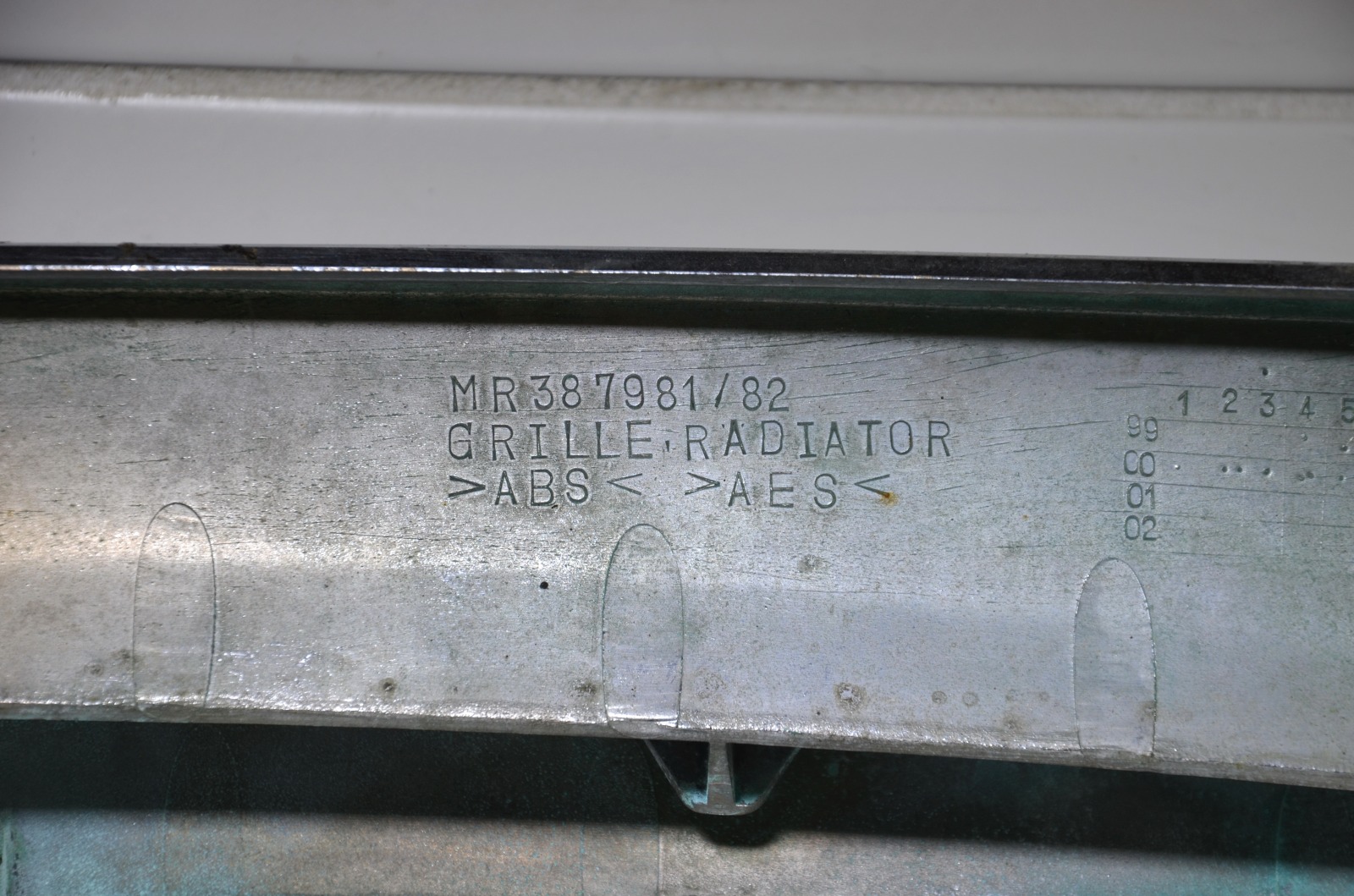 Решетка радиатора Pajero/Montero 2000+ 3