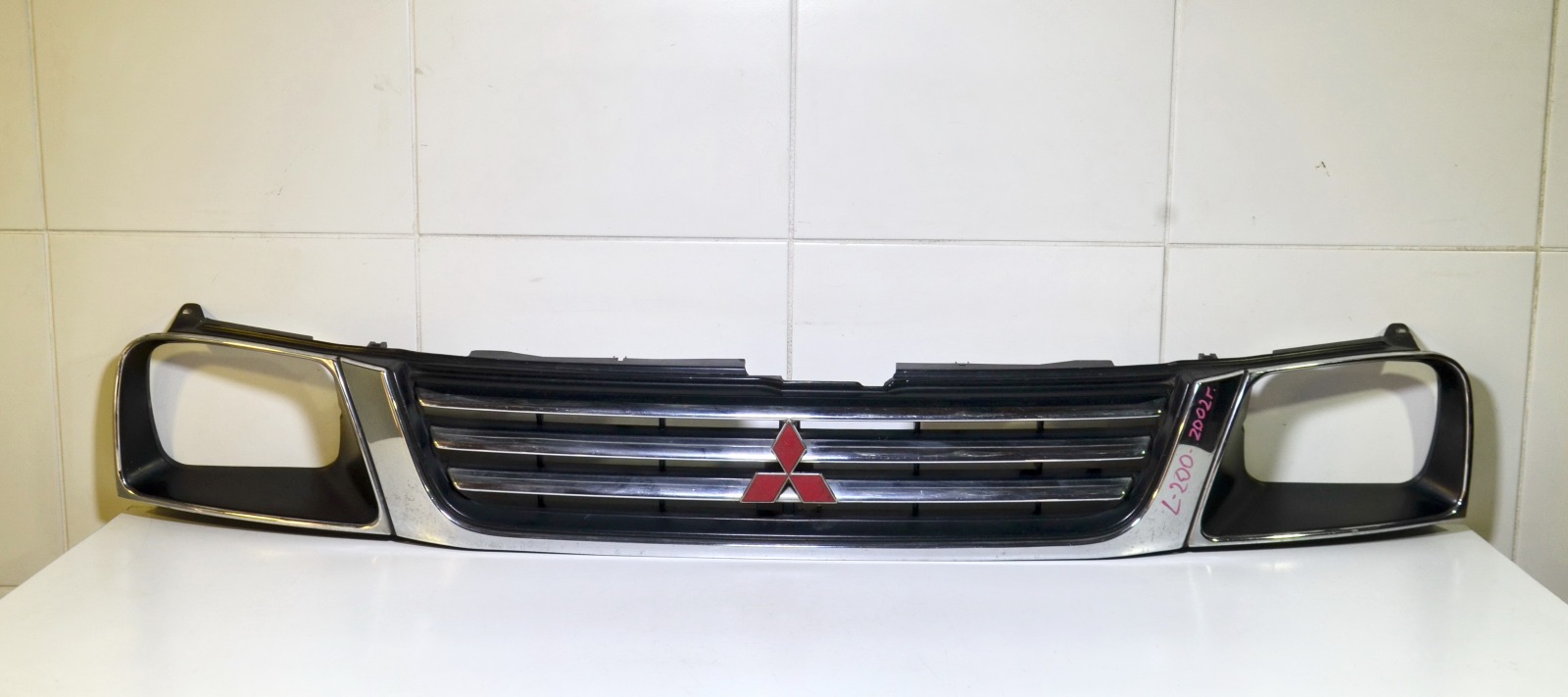 Решетка радиатора MITSUBISHI L200 1996+ K6 MR241064 Б/У