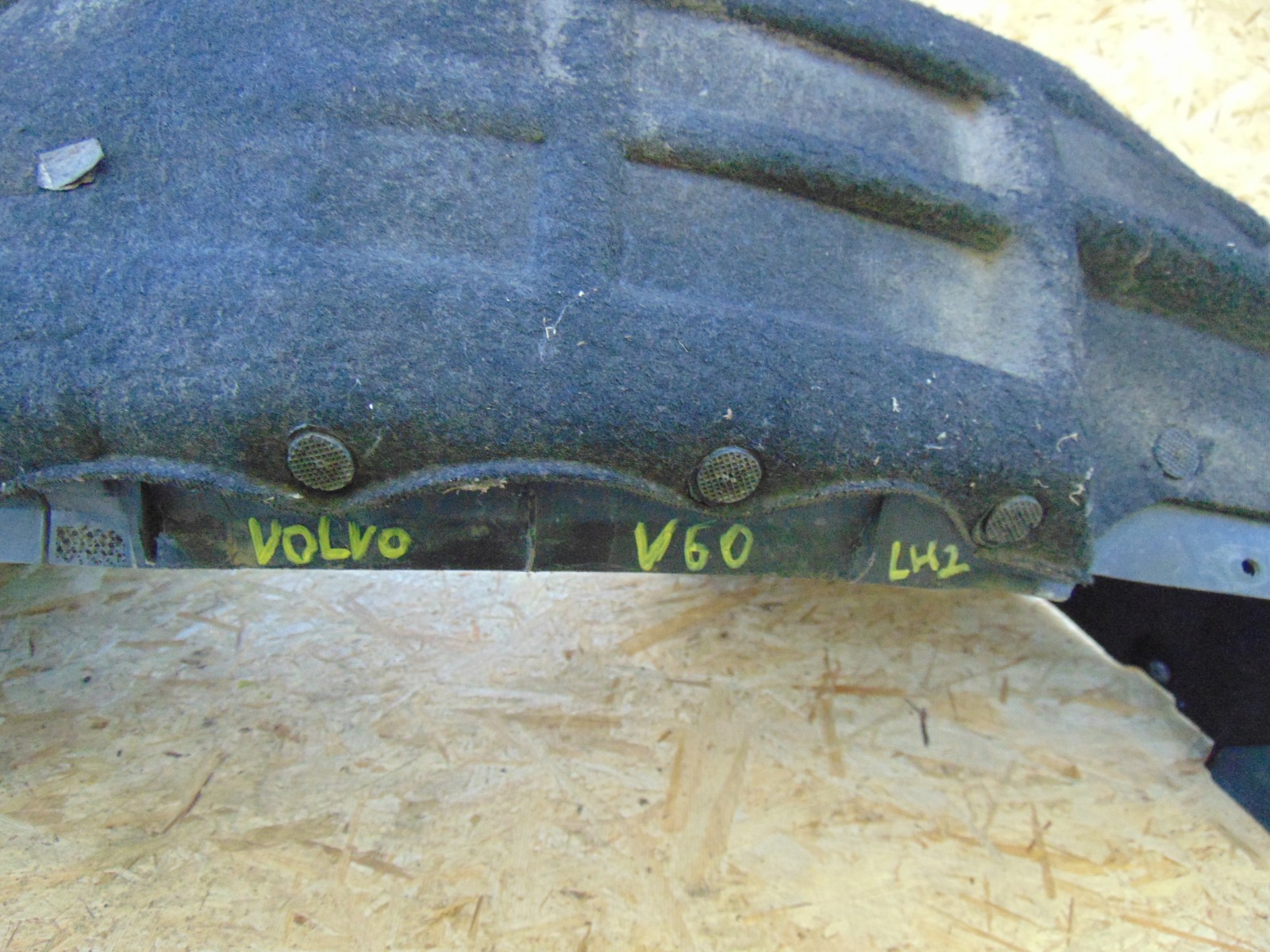 Подкрылок задний левый V60 2011-2018 FW45