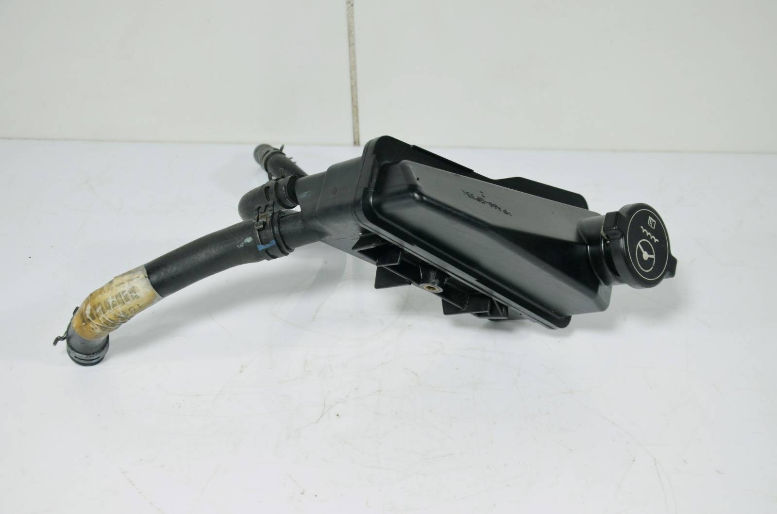 Бачок гидроусилителя рулевого управления SRX 2003-2009 3.6 LY7