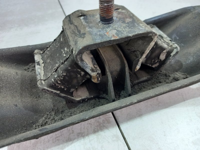 Подушка акпп E320 W124