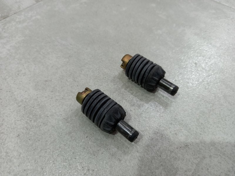 Отбойник крышки багажника BMW 540 E34 M60B40