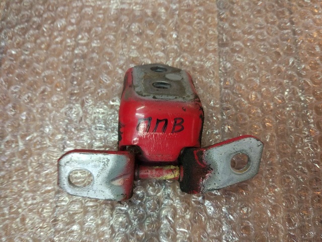 Запчасть петля двери MAZDA 3 (BK) 2002-2009 F15158210B Б/У Петля двери MAZDA 3 (BK) 2002-2009 F15158210B Б/У
