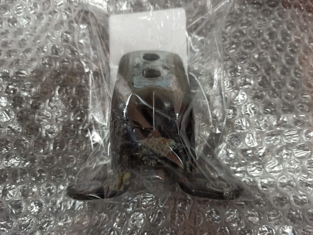 Запчасть петля задней левой двери нижняя NISSAN QASHQAI (J10) 2006-2014 824202F030 Б/У Петля задней левой двери нижняя NISSAN QASHQAI (J10) 2006-2014 824202F030 Б/У