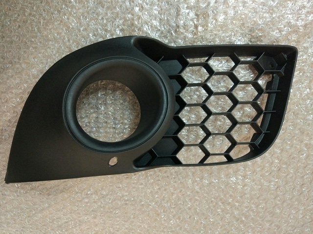 Запчасть рамка птф левая MITSUBISHI LANCER X (07-) 8321A124 новая Рамка ПТФ левая MITSUBISHI LANCER X (07-) 8321A124 новая