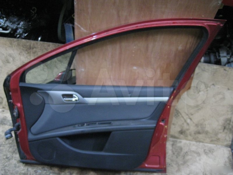 Дверь передняя левая Peugeot 407