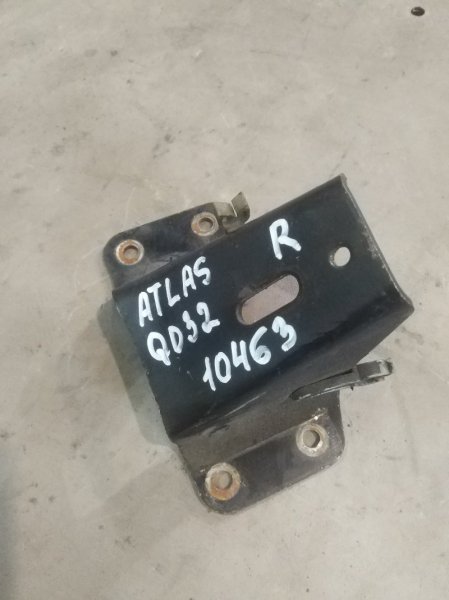 Крепление двигателя правое Nissan Atlas R4F23 QD32 Б/У