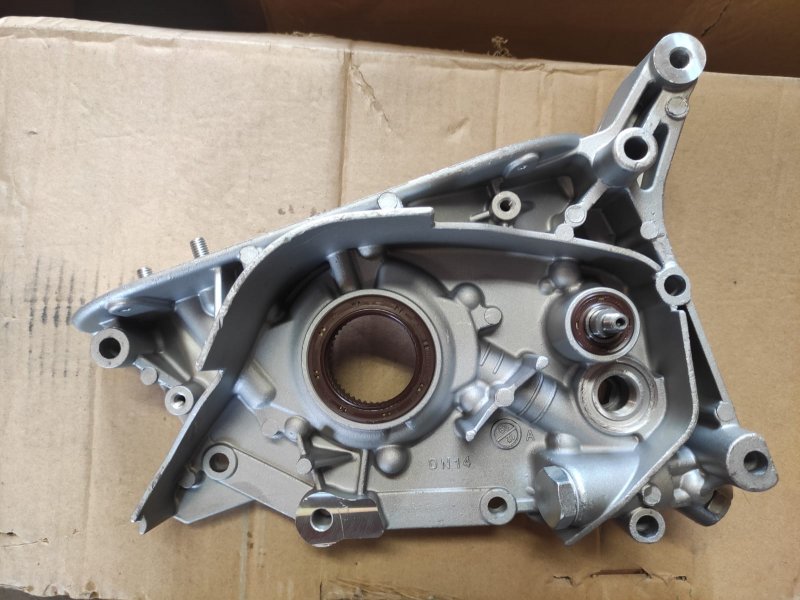 Масляный насос 4d56. Масляный насос 4d56. Масляный насос pajero двенадцатиклапанный. Масляный насос mitsubishi pajero. 4d56 delica l400 перенос вакуумный насос отдельно от генератора.