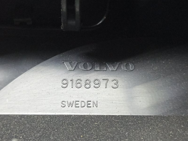 Крышка блока предохранителей Volvo S60