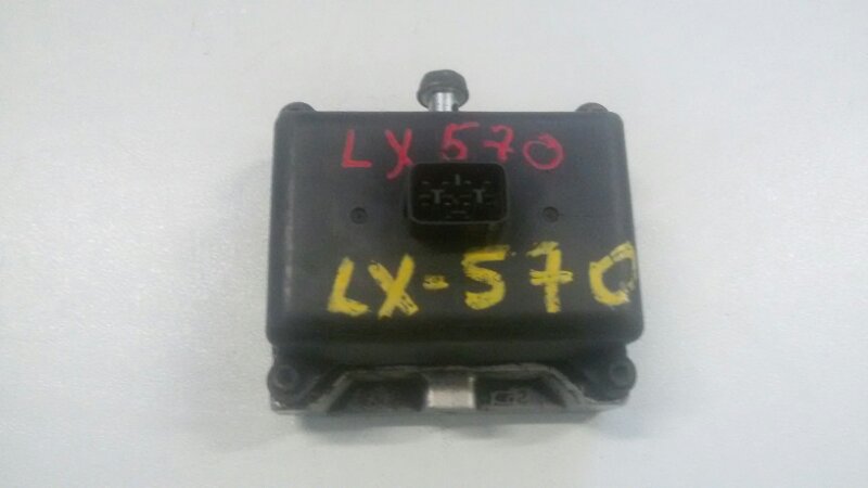 Блок клапанов гидроподвески Lexus LX570 2009 URJ201 3UR-FE 4894060020 Б/У