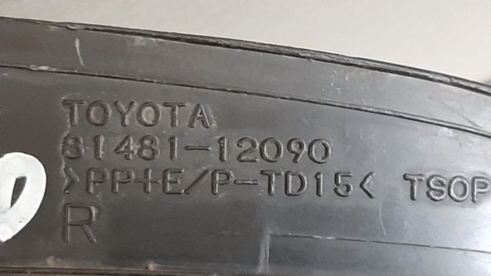 Накладка противотуманной фары передняя правая Toyota Corolla E150 1NR-FE