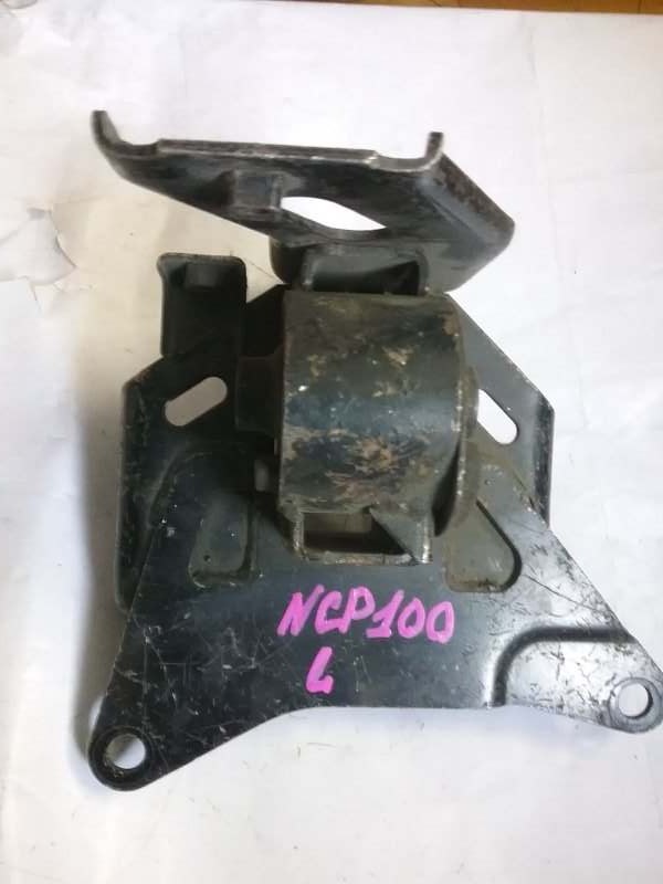 Подушка двигателя левая TOYOTA RACTIS NCP100 1NZ-FE 12372-21140 контрактная