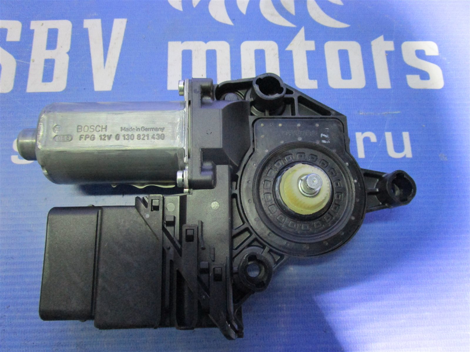 Мотор стеклоподъемника задний левый Golf 4
