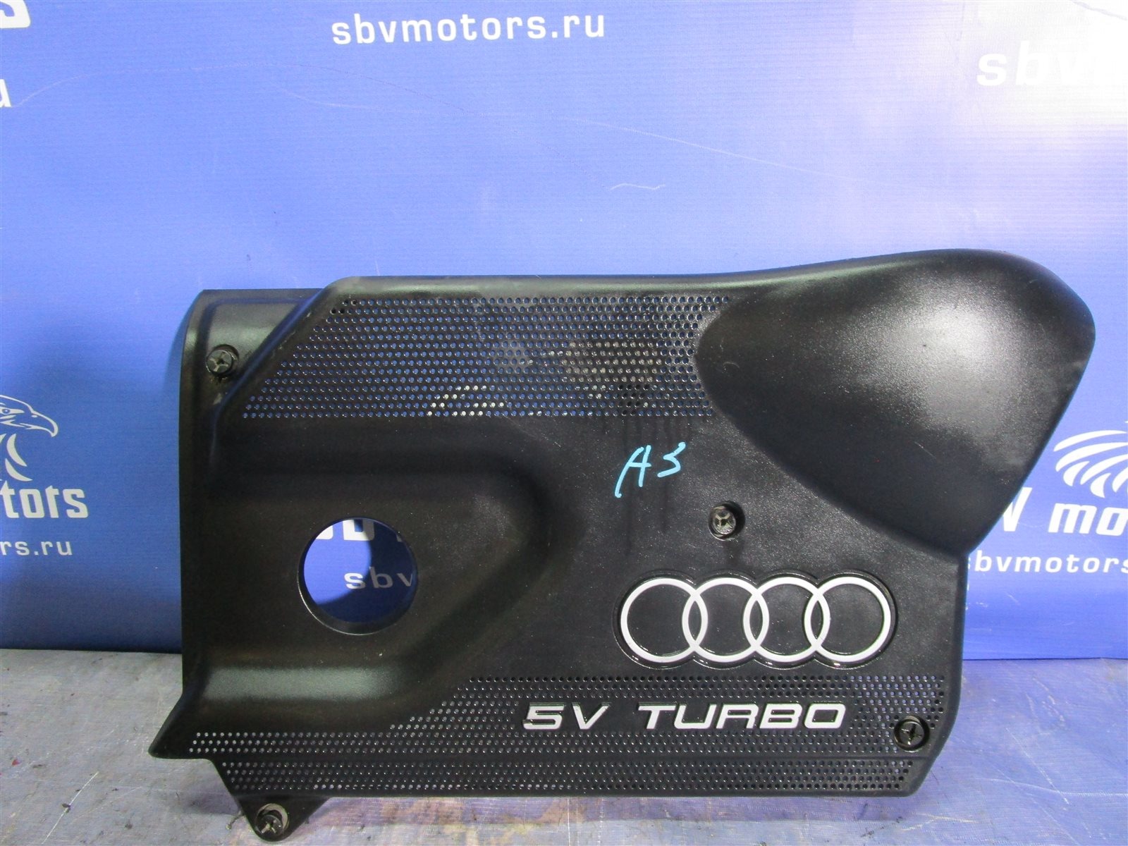 Крышка двигателя  Audi A3 8L1 AUQ 06A103724AC контрактная