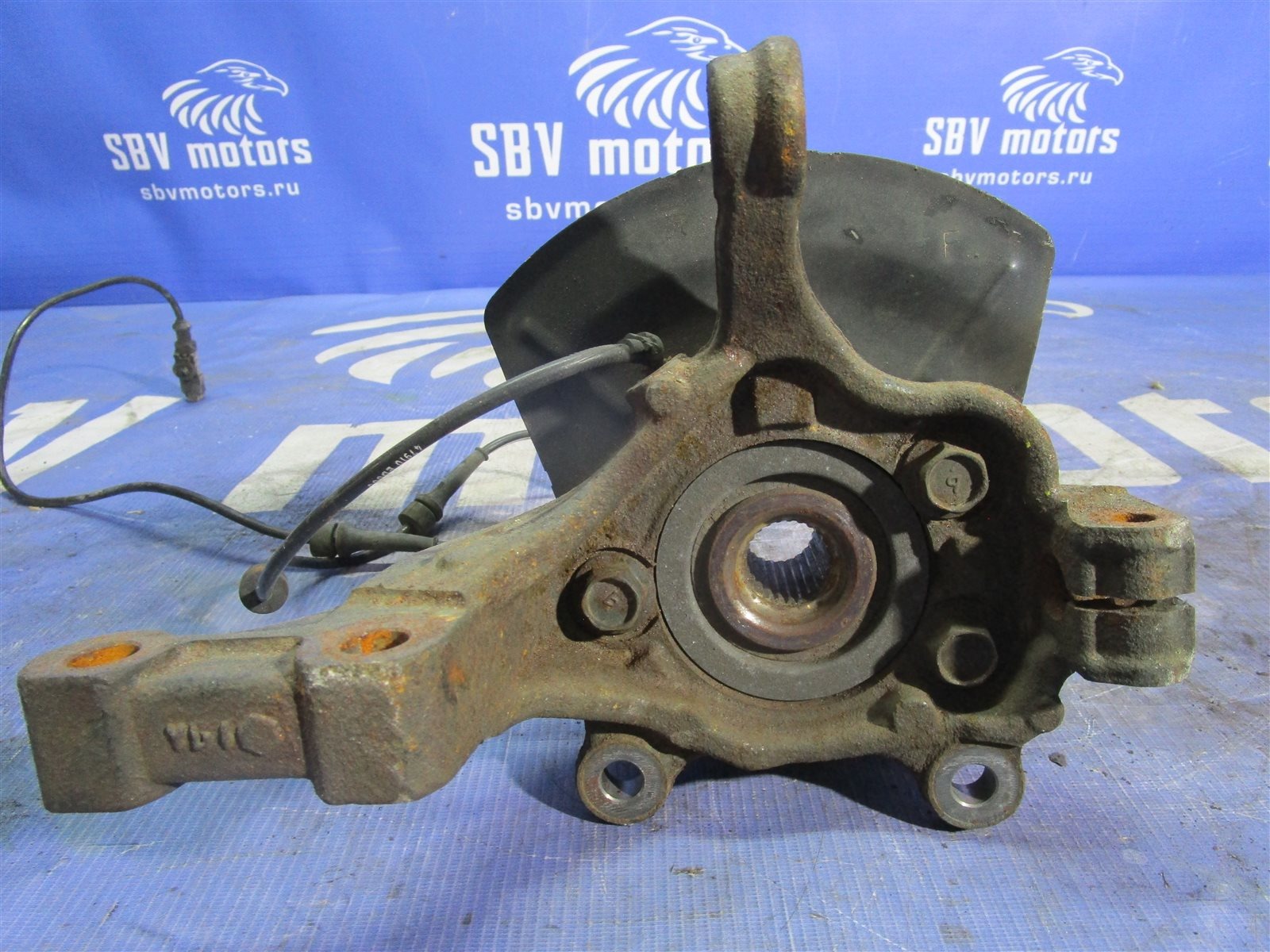 Кулак поворотный Bluebird Sylphy 2012 KG11-009471 MR20DE