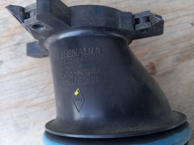 Патрубок воздушного фильтра Renault Sandero