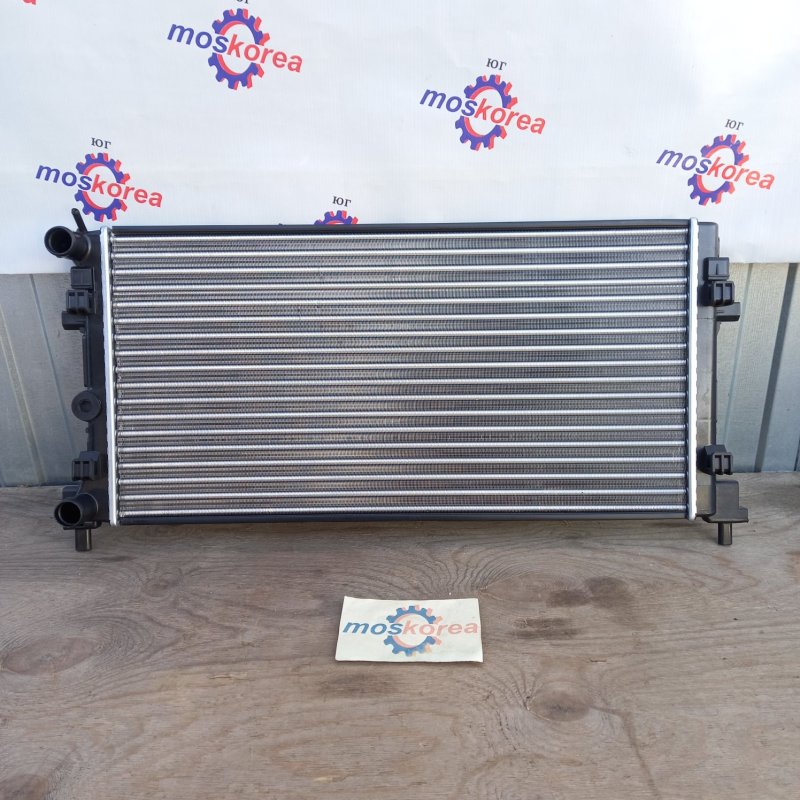 Радиатор охлаждения двигателя Volkswagen Polo седан 1.2-1.6 5440012 новая