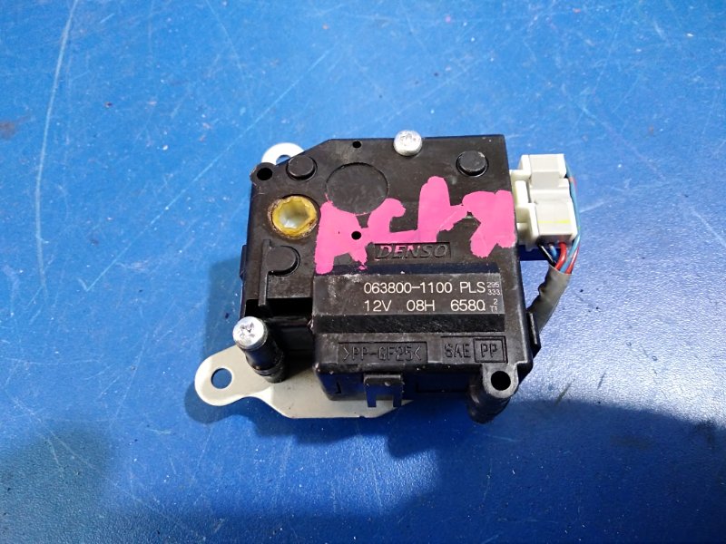 Сервопривод заслонки печки TOYOTA RAV4 ACA31 0638001100 контрактная