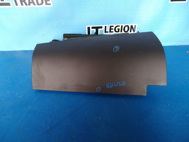 Бардачок TOYOTA PRIUS NHW20 5553147040 контрактная