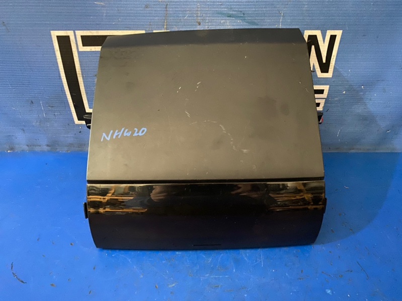 Бардачок передний TOYOTA PRIUS NHW20 1NZFXE 5542047010 контрактная