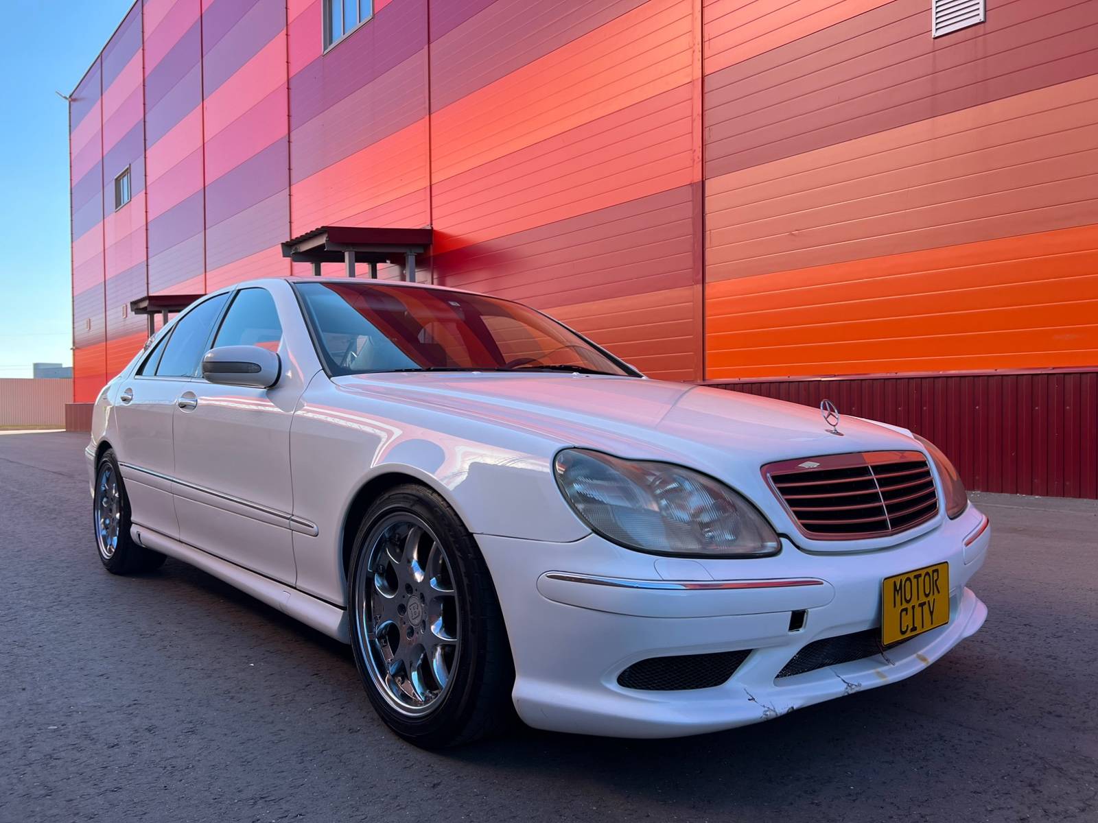 Мерседес бенц авито машины. Мерседес 220 1998. W220 3.2. Mercedes Benz 1998. W220 из Японии.