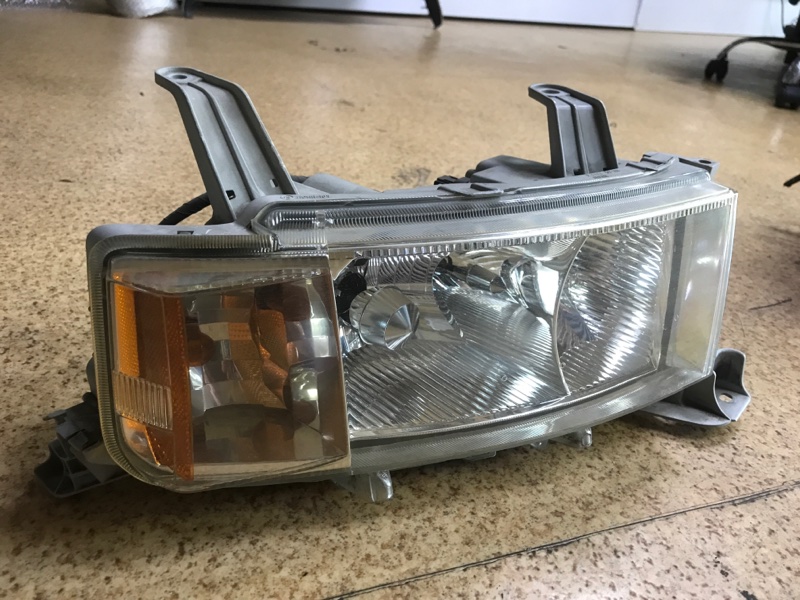 Фара передняя правая Toyota BB NCP30 1NZ-FE