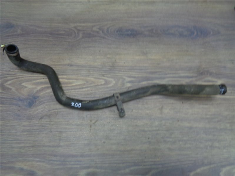 Патрубок системы охлаждения рено espace 2005. 4. Рено логан 2010 патрубок. Трубка охлаждения рено логан. Шланг радиатора рено логан.