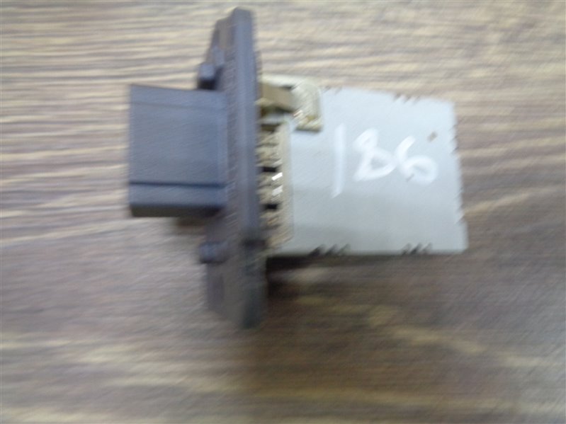 Резистор печки 2190 без кондиционера. Резистор отопителя на гранту 2017 года. Резистор отопителя ваз 2190. Колодка резистора отопителя halla 2190 8118022px. Резистор отопителя ваз 2190.