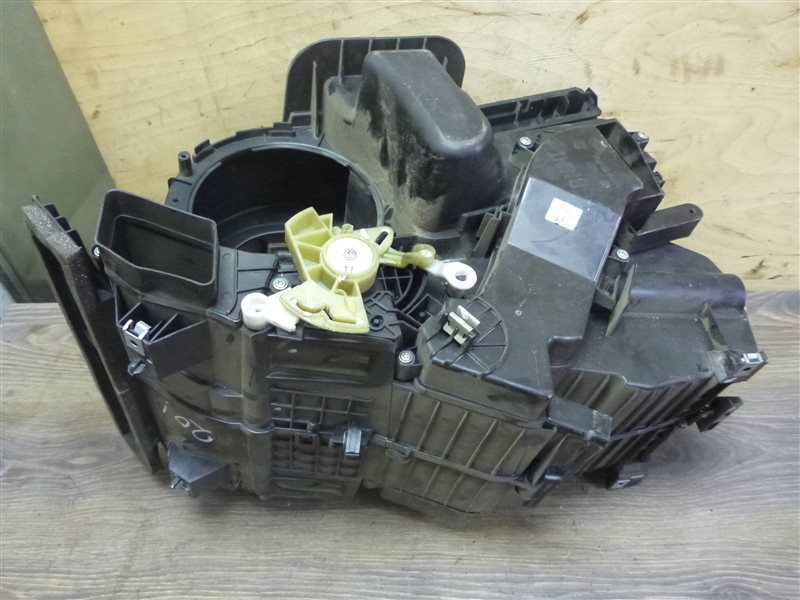 Логан корпус. Корпус печки логан 1. Корпус воздушного фильтра логан 2. Корпус печки с кондиционером рено логан 2011. 8200 420 871 логан корпус воздушный фильтр.