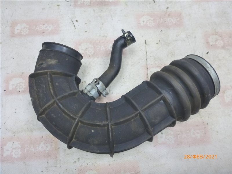 Воздухозаборник приора 1. Воздушный патрубок приора. Патрубок воздушного фильтра 2170 красный. Патрубок воздушного фильтра ваз 2110. 21121148035 патрубок.