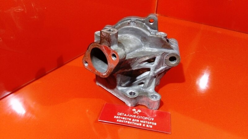 Корпус помпы Nissan QR25DD