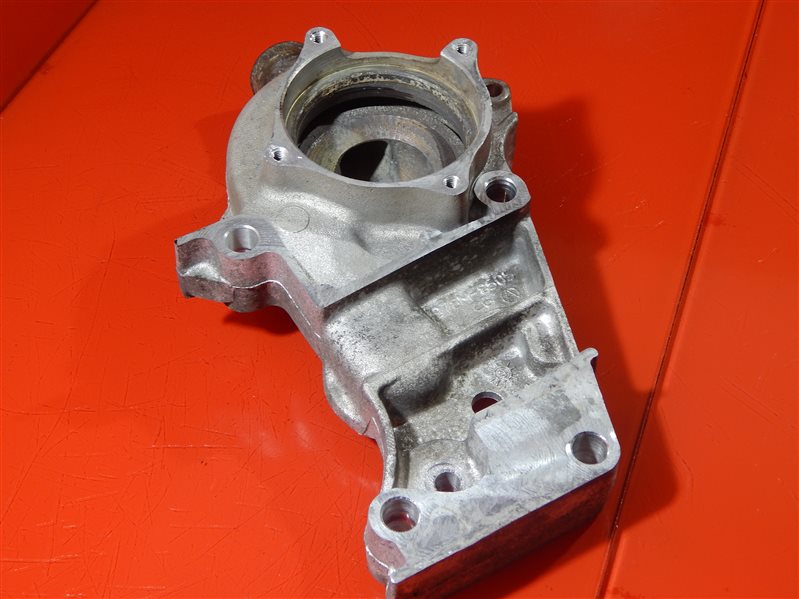 Корпус помпы Ford Focus DAW ZETEC 978M-8505-CG Б/У