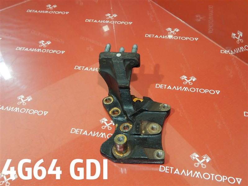 Кронштейн опоры двигателя Mitsubishi 4G64 MD349022 Б/У