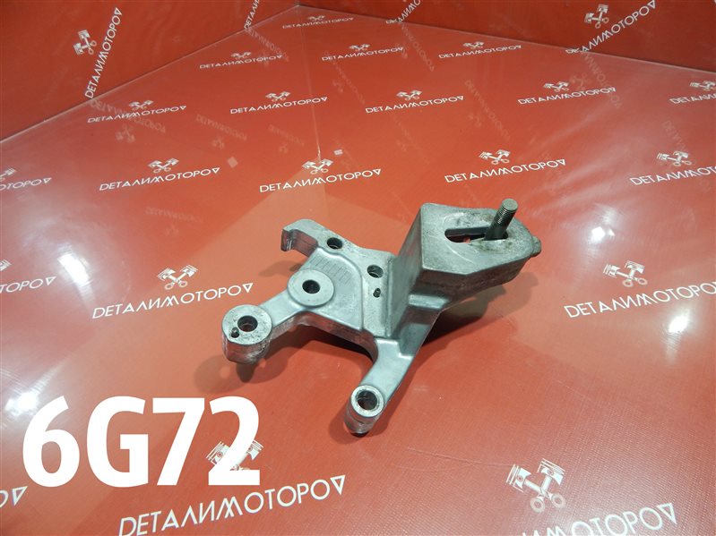 Кронштейн натяжного ролика Mitsubishi 6G72 MD322585 Б/У