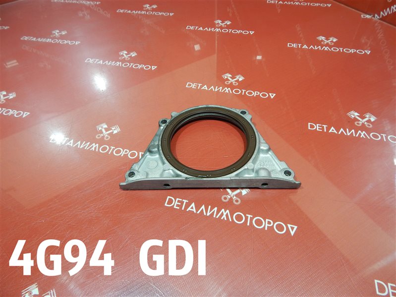 Крышка коленвала Mitsubishi 4G94 MD301257 Б/У