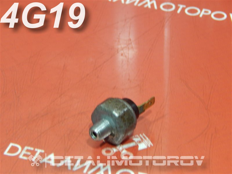 Датчик давления масла Mitsubishi 4G19 MD138994 Б/У