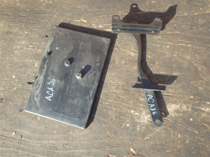 Крепеж аккумулятора trd. Крепление аккумулятора в лодке. Крепление акб zne10. Кронштейн аккумулятора тойота карола. Кронштейн для аккумулятора тойота авенсис.