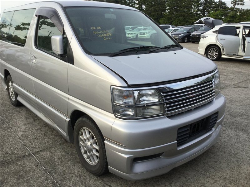 Стекло собачника заднее правое NISSAN ELGRAND AVWE50 QD32ETI