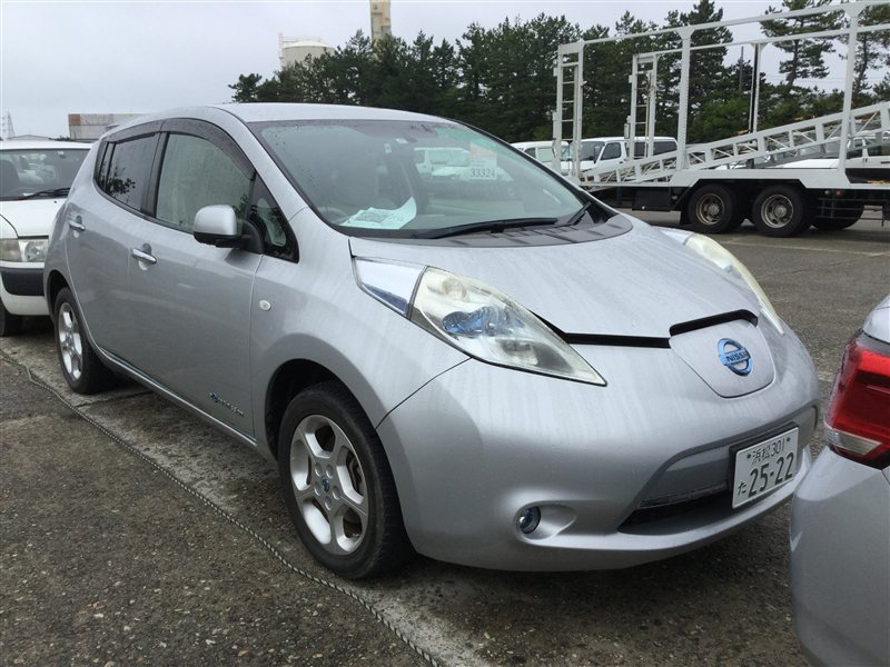 Nissan Leaf правый руль