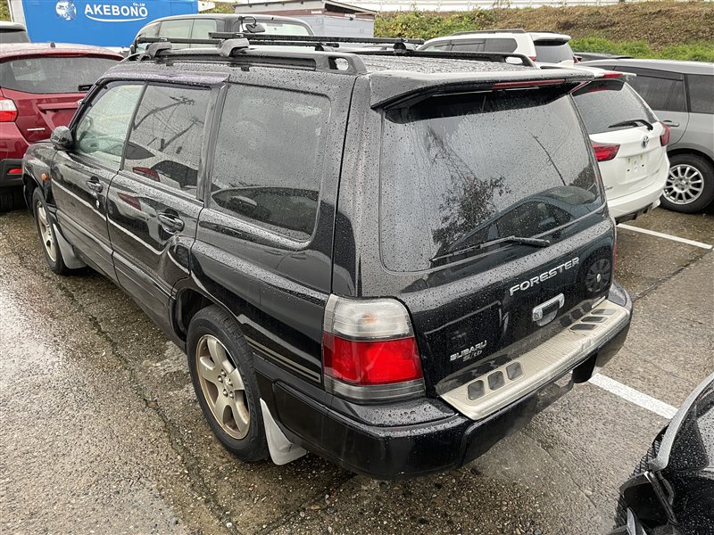 Молдинг стекла багажника задний левый FORESTER 1998 SF5 EJ205