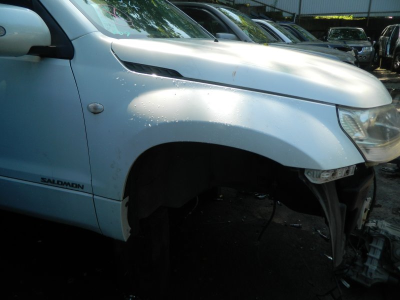 Крыло переднее правое SUZUKI GRAND VITARA 2005-2015 TD54W J20A 57610-65J10 Б/У